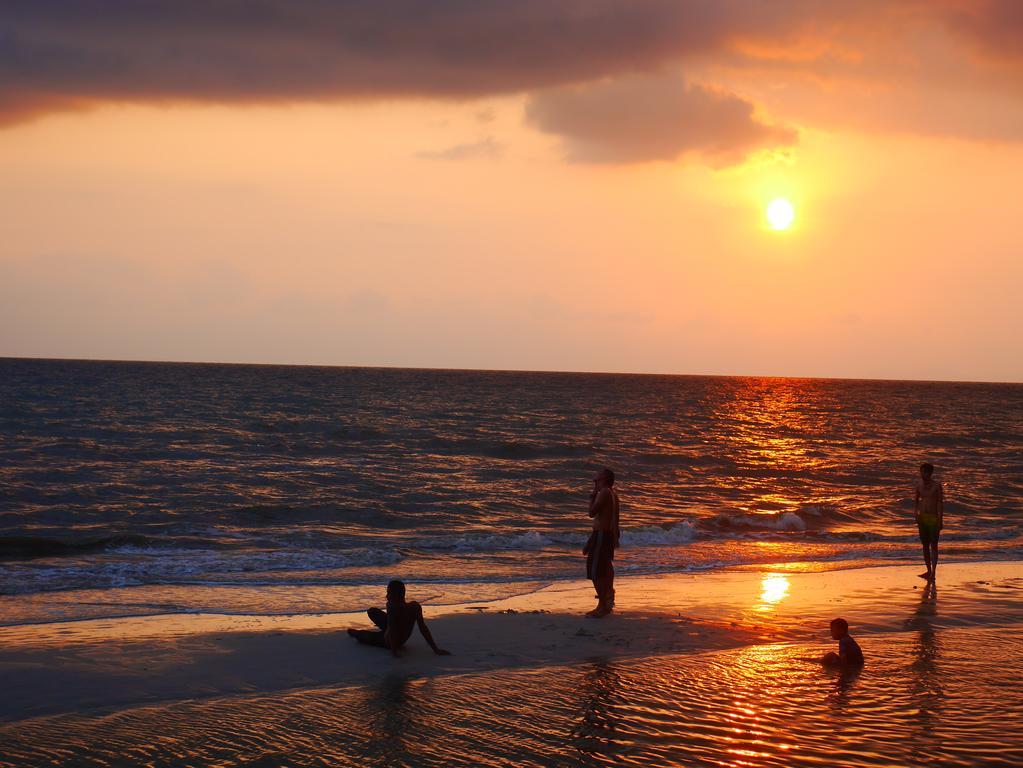 Mango Beach Resort Trat Bagian luar foto